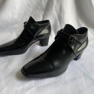 INTENTIONALLY BLANK Black Buckled Shoes - Size 9